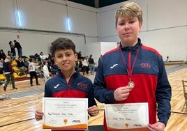 Los tiradores arroyanos Hugo Salas y Pedro Herrero, de categoría M13