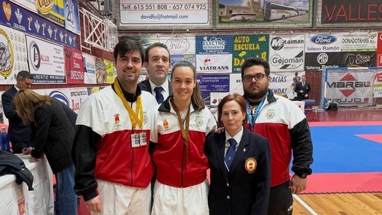 Adrián Lueje domina la jornada regional de kárate en Benavente