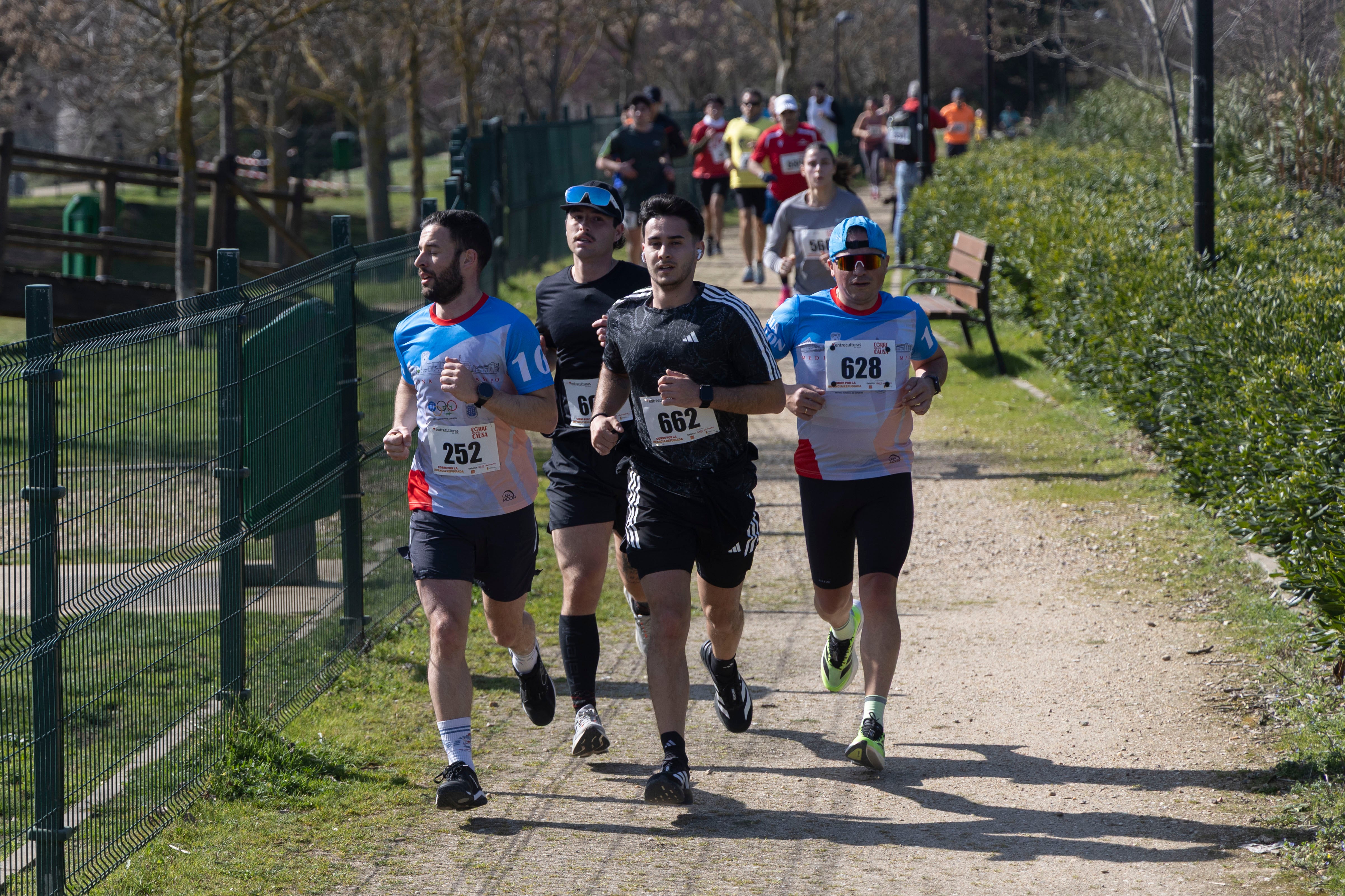 Las imágenes de la carrera entreculturas celebrada en Arroyo de la Encomienda