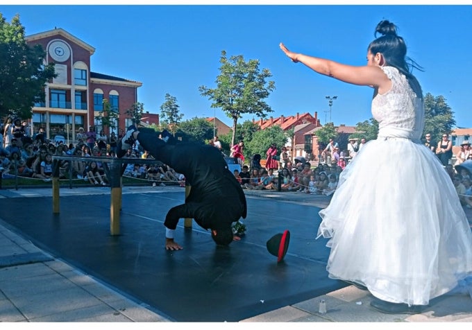 La Plaza España de Arroyo es uno de los puntos neurálgicos de este festival de teatro en la calle