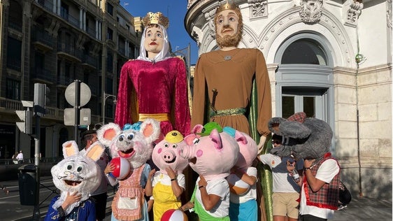 Arroyo volverá a llenarse de tradición, música y emoción con el III Encuentro de Gigantes y Cabezudos