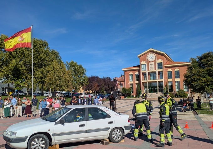 Seis bomberos de la Diputación hicieron un simulacro de una excarcelación en un accidente de tráfico