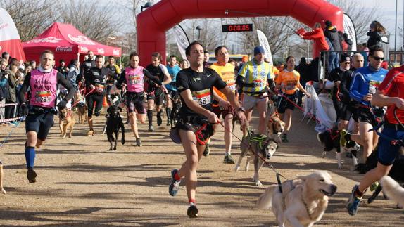 Salida del canicross del pasado año. Jota de la Fuente