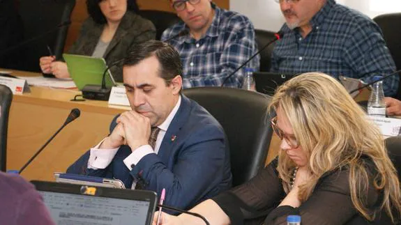 José Antonio Otero, portavoz del PP, junto a Carmen Illana. 