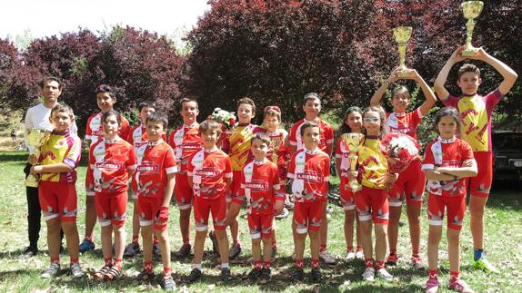 Equipo de BTT del Club Ciclista Arroyo. 