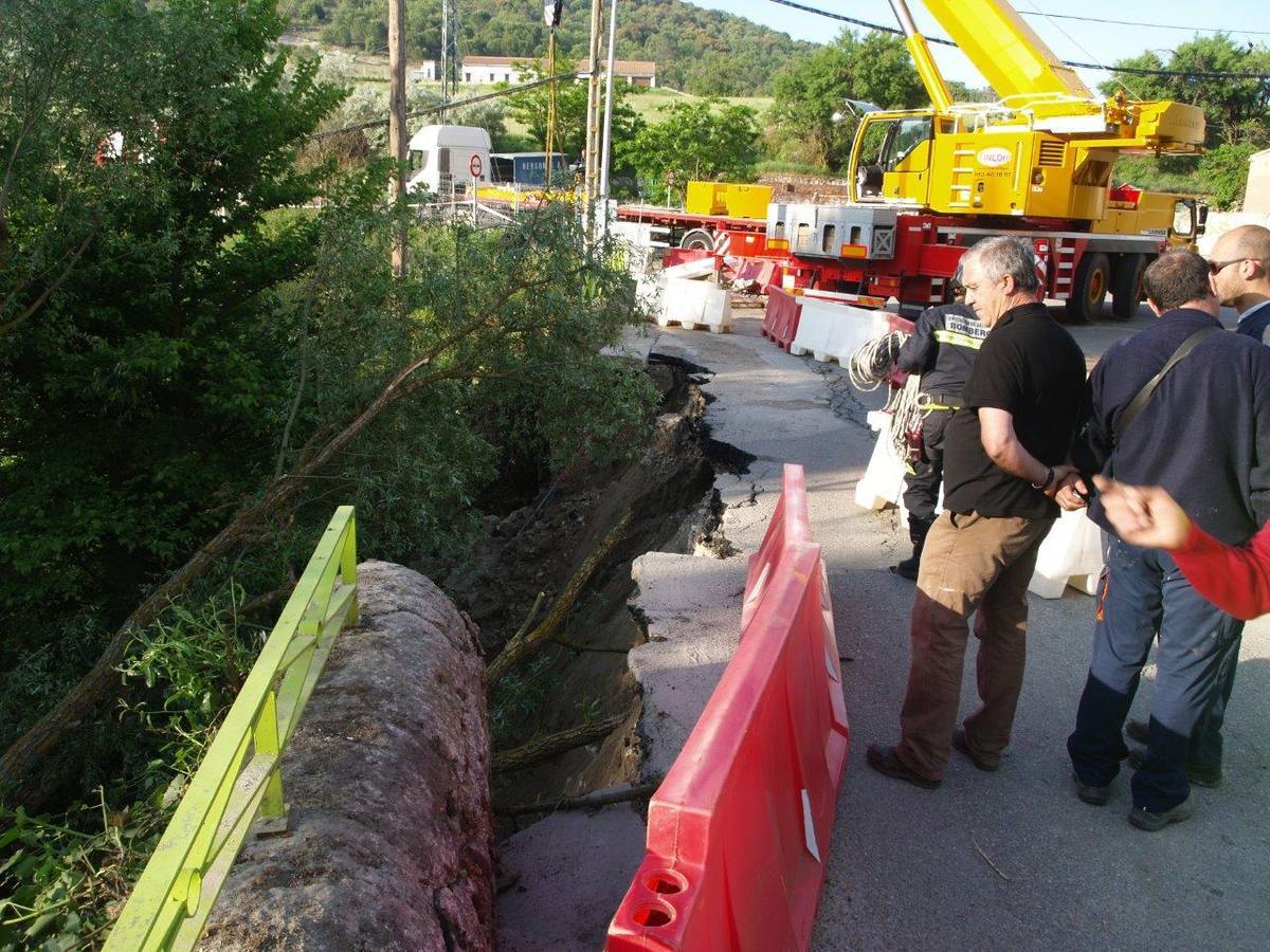 Desprendimiento del puente sobre el río Cega en Megeces