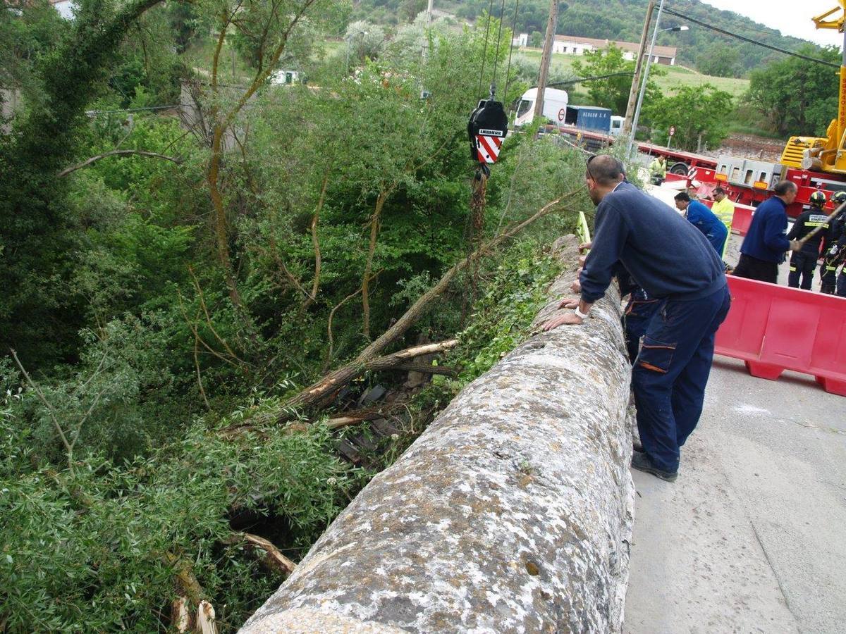 Desprendimiento del puente sobre el río Cega en Megeces