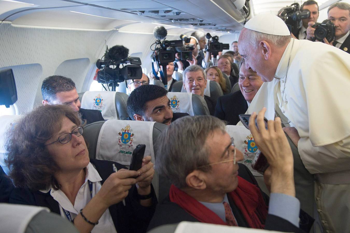 Francisco da comienzo a su delicado viaje a Tierra Santa