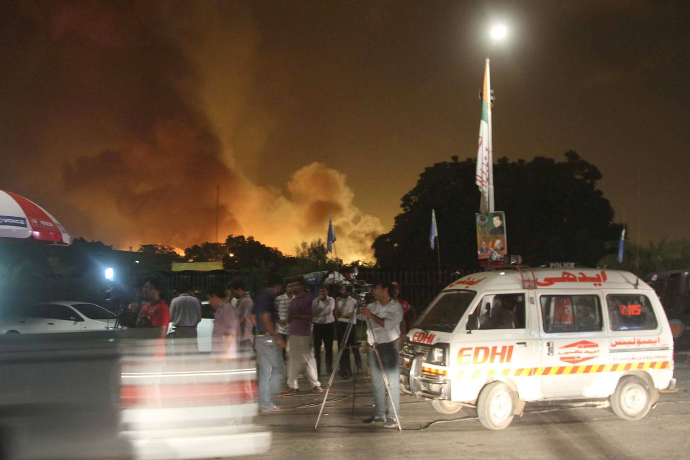 Alerta en Karachi tras un ataque terrorista al aeropuerto