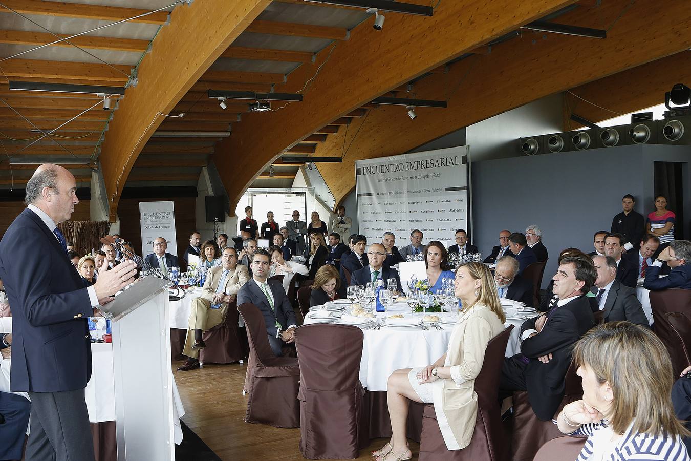 El ministro de Economía, Luis de Guindos en el Foro Empresarial de El Norte en Valladolid (2/2)