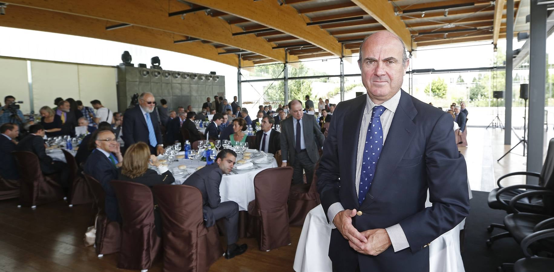 El ministro de Economía, Luis de Guindos en el Foro Empresarial de El Norte en Valladolid (2/2)