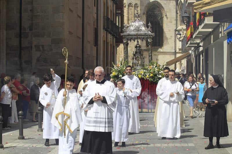 Cientos de personas en el Corpus de Palencia
