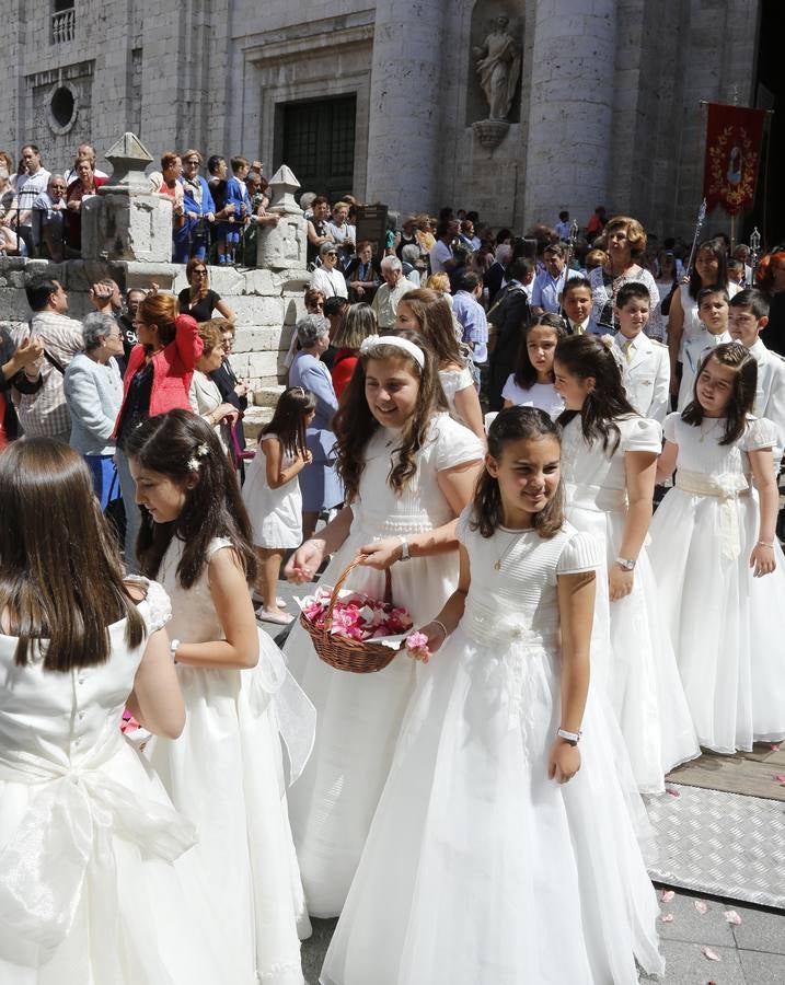La procesión del Corpus Christi llena Valladolid