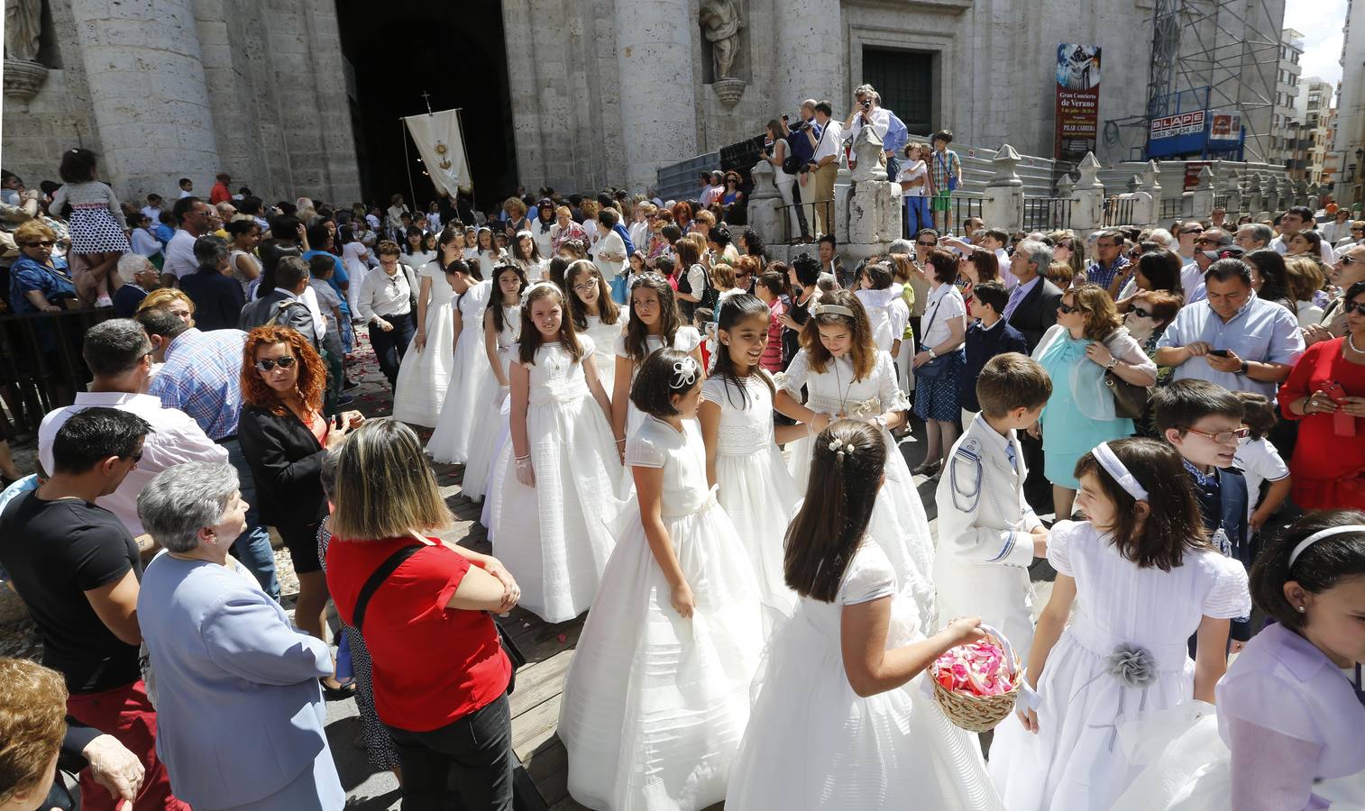 La procesión del Corpus Christi llena Valladolid