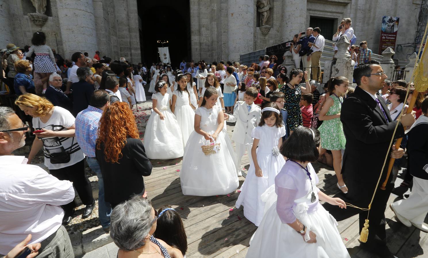 La procesión del Corpus Christi llena Valladolid