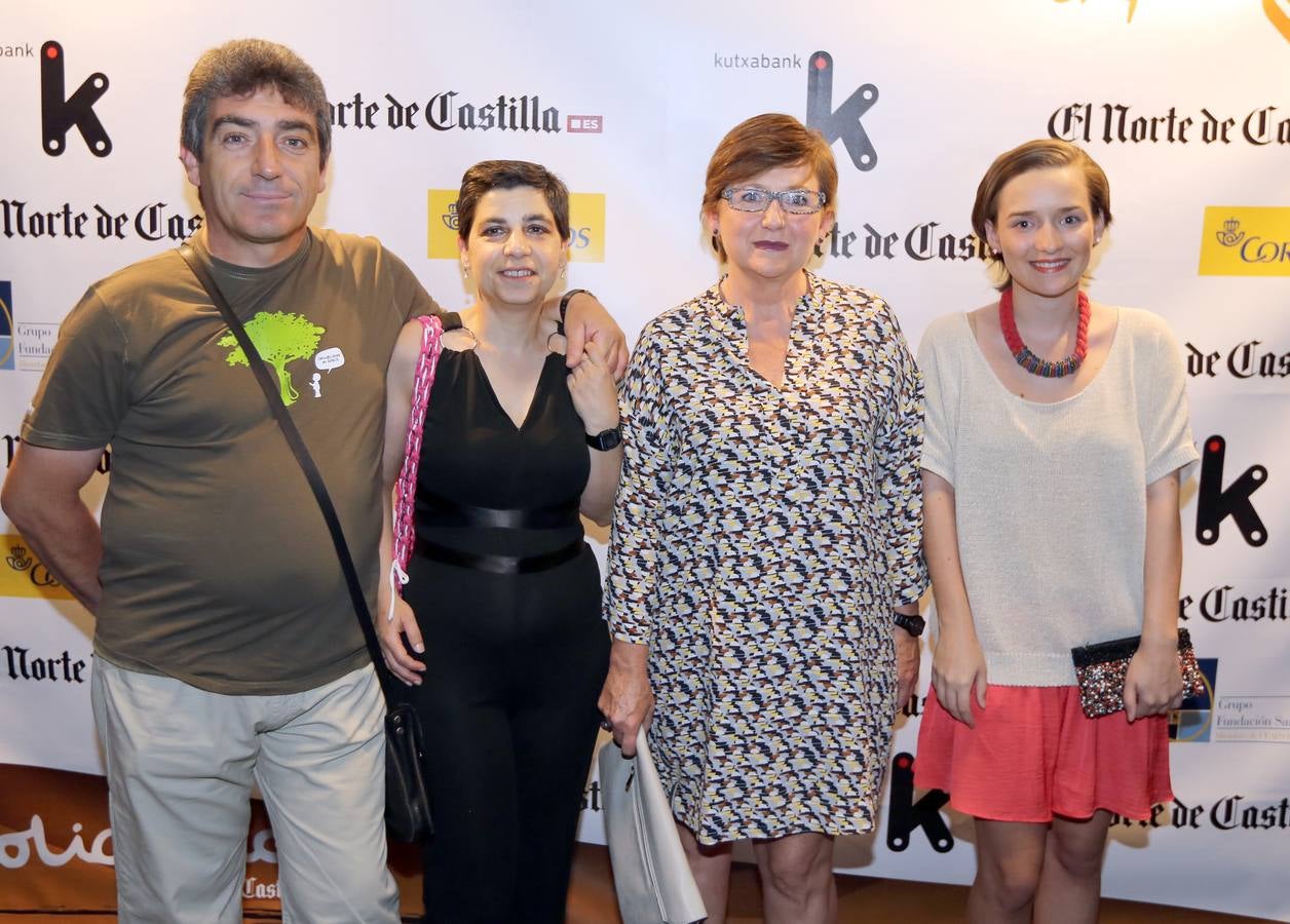 Jesús Martín y María Luisa Platel, de Ecogermen, y Luisa Lobete, de la AECC, con su hija Olga Ortega.
