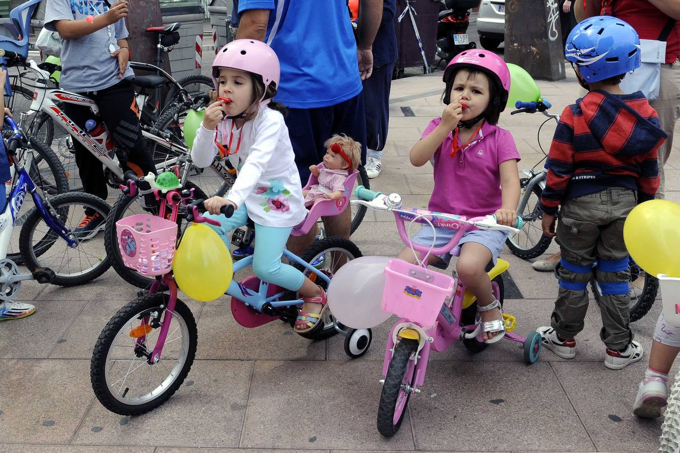 Marcha ciclista en el Barrio de La Victoria