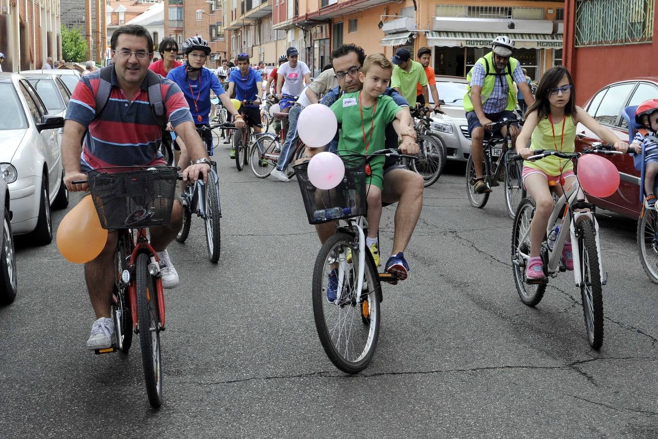 Marcha ciclista en el Barrio de La Victoria