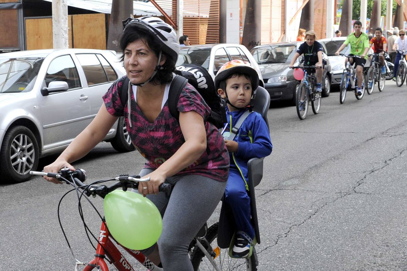 Marcha ciclista en el Barrio de La Victoria