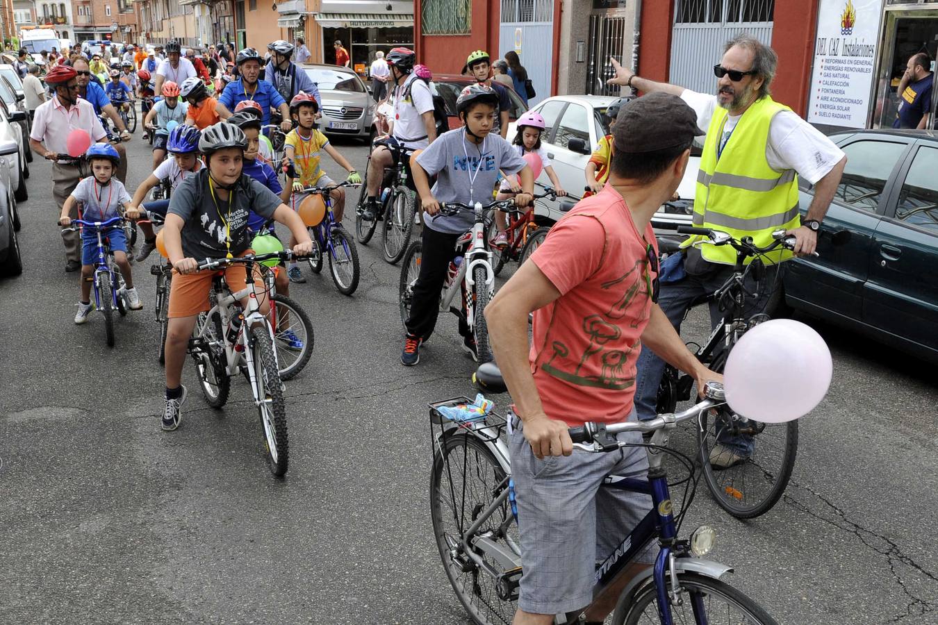 Marcha ciclista en el Barrio de La Victoria