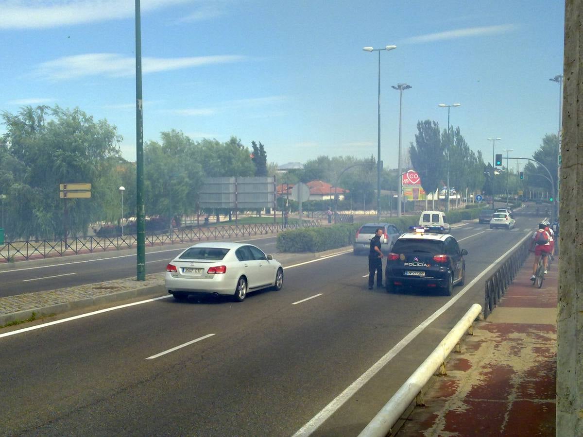 Incendio junto al Puente de la Hispanidad