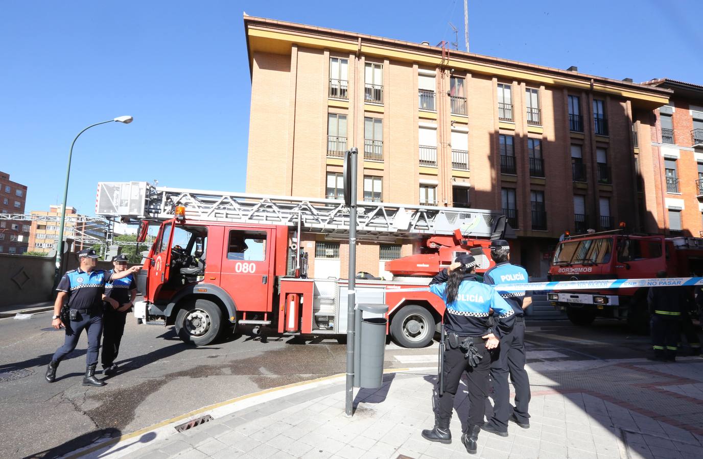 Los bomberos encuentran un cuerpo al ir a sofocar un incendio en la calle San Luis de Valladolid