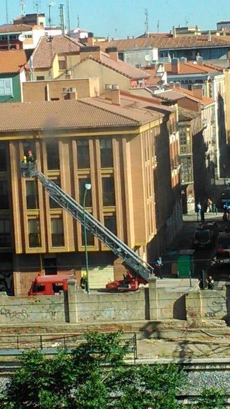 Los bomberos encuentran un cuerpo al ir a sofocar un incendio en la calle San Luis de Valladolid