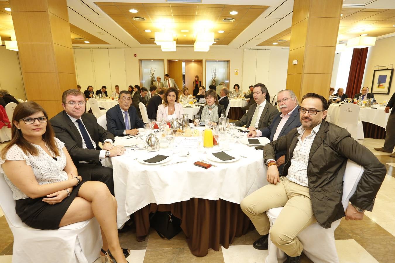 Cristina Recouvreur (Global Exchange), sidoro Alanís (Global Exchange), Bienvenido Mena (Delegado Territorial de la Junta), Begoña Hernández (Viceconsejera de Economía), Charo López (directora de Marketing de El Norte de Castilla), Enrique Sánchez-Guijo (concejal de Comercio), José Prieto (alcalde de Ledesma), Francisco Blázquez (Cárnicas Blázquez).