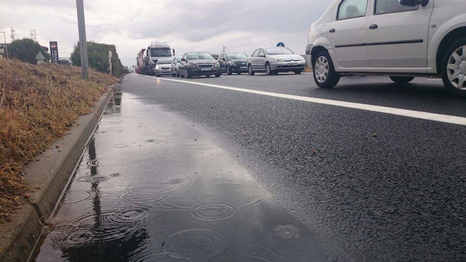 Retenciones por las lluvias en la A-62 entre Cabezón de Pisuerga y Cigales