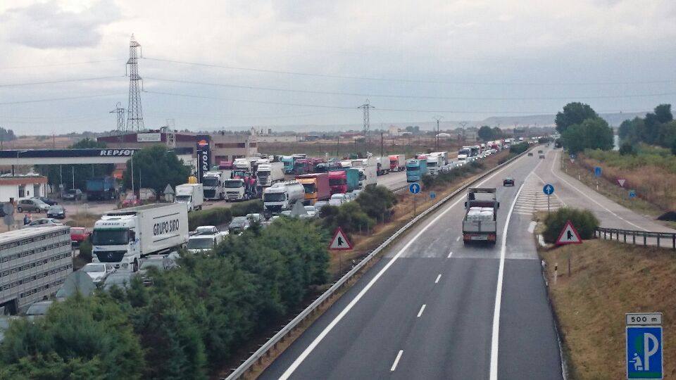 Retenciones por las lluvias en la A-62 entre Cabezón de Pisuerga y Cigales