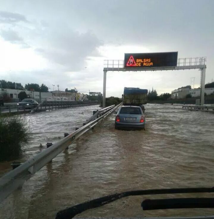 Retenciones por las lluvias en la A-62 entre Cabezón de Pisuerga y Cigales