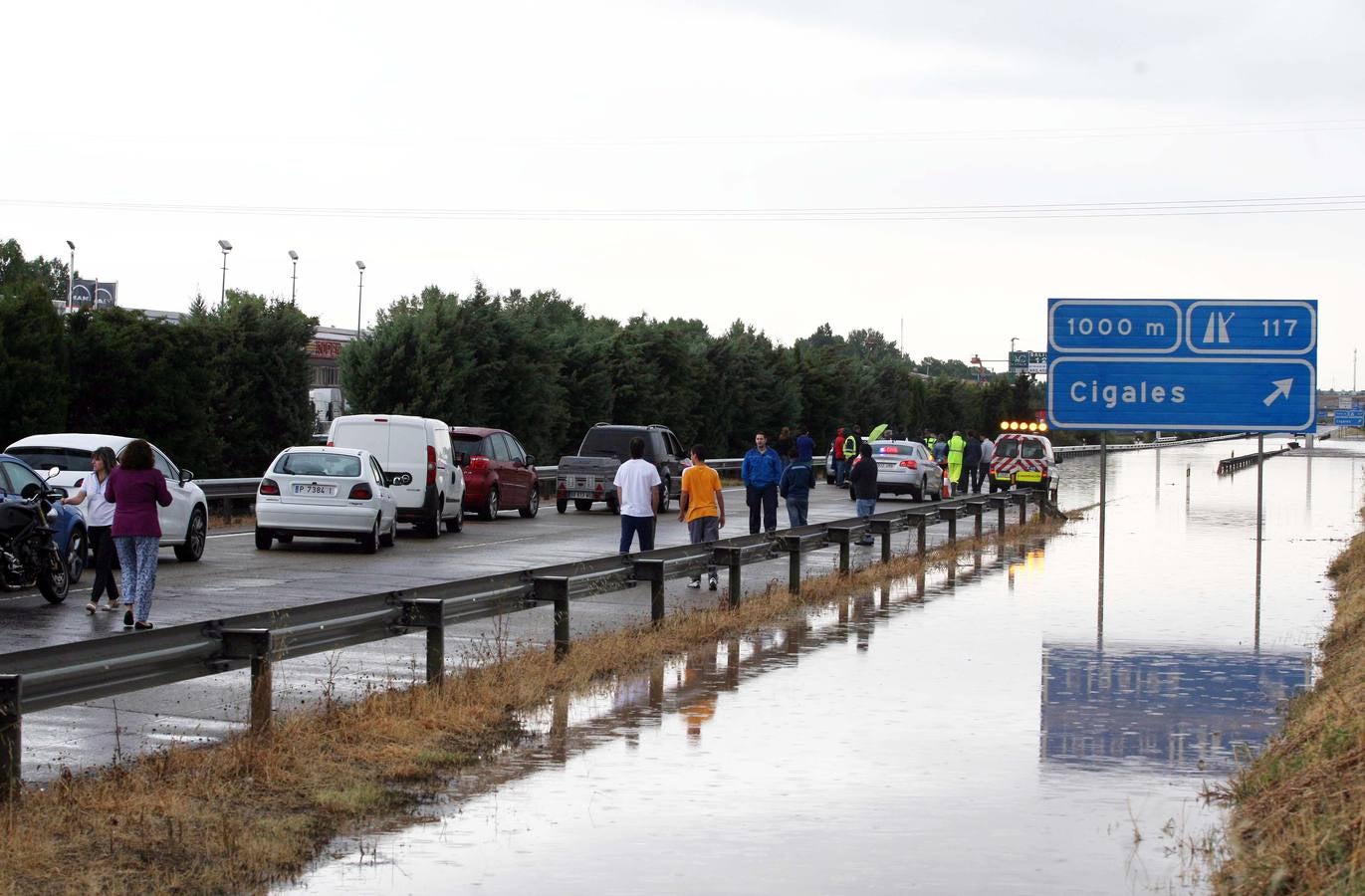 Retenciones por las lluvias en la A-62 entre Cabezón de Pisuerga y Cigales