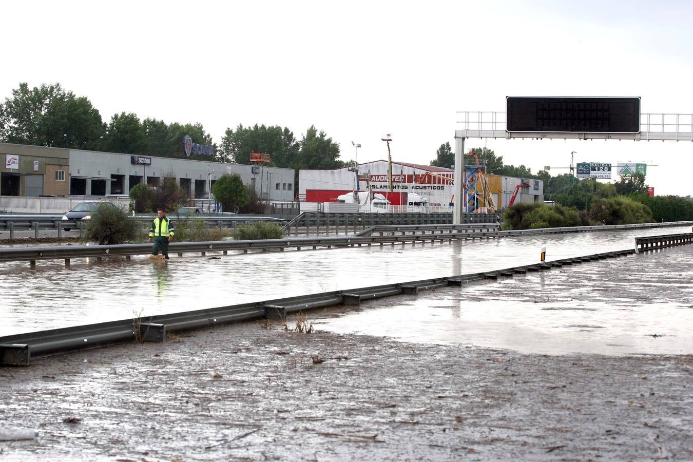 Retenciones por las lluvias en la A-62 entre Cabezón de Pisuerga y Cigales