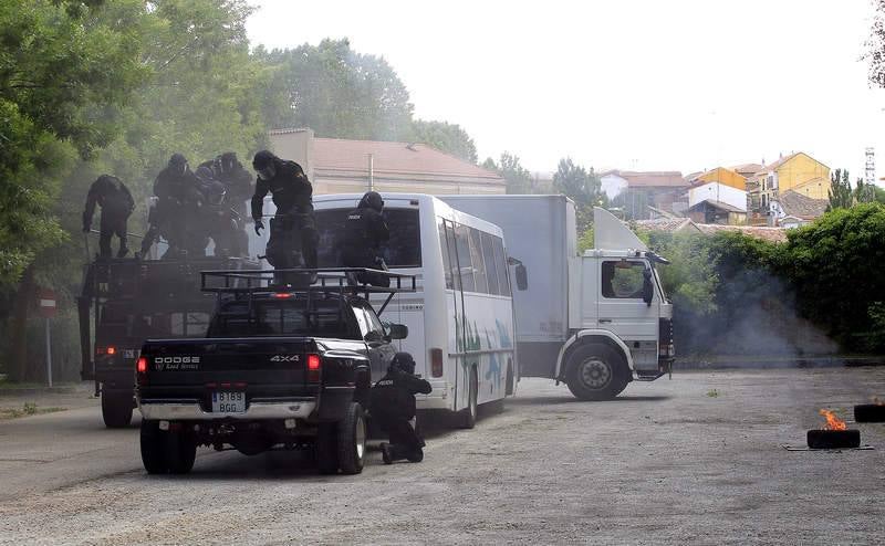 Exhibición del GEO de la Policía Nacional en Carrión de los Condes. Palencia