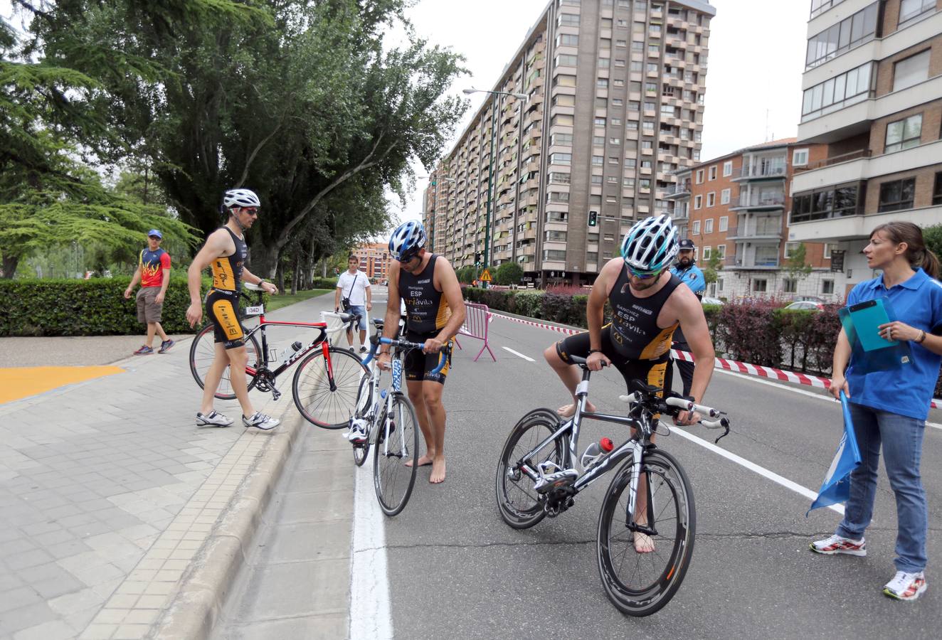 Valladolid celebra el I Triatlón por equipos Playa de las Moreras