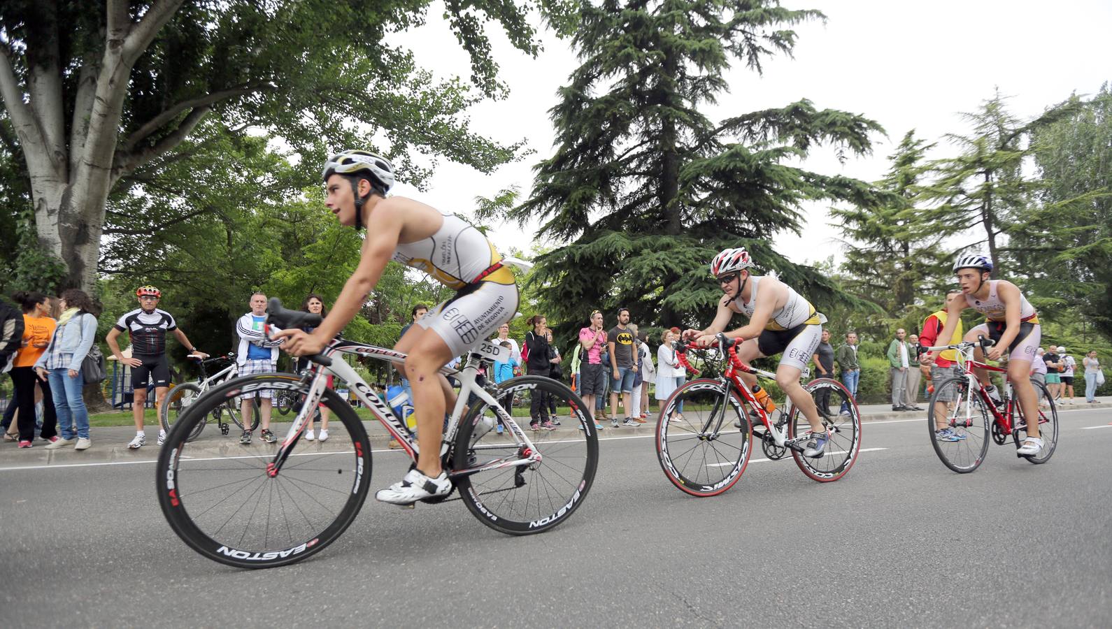 Valladolid celebra el I Triatlón por equipos Playa de las Moreras