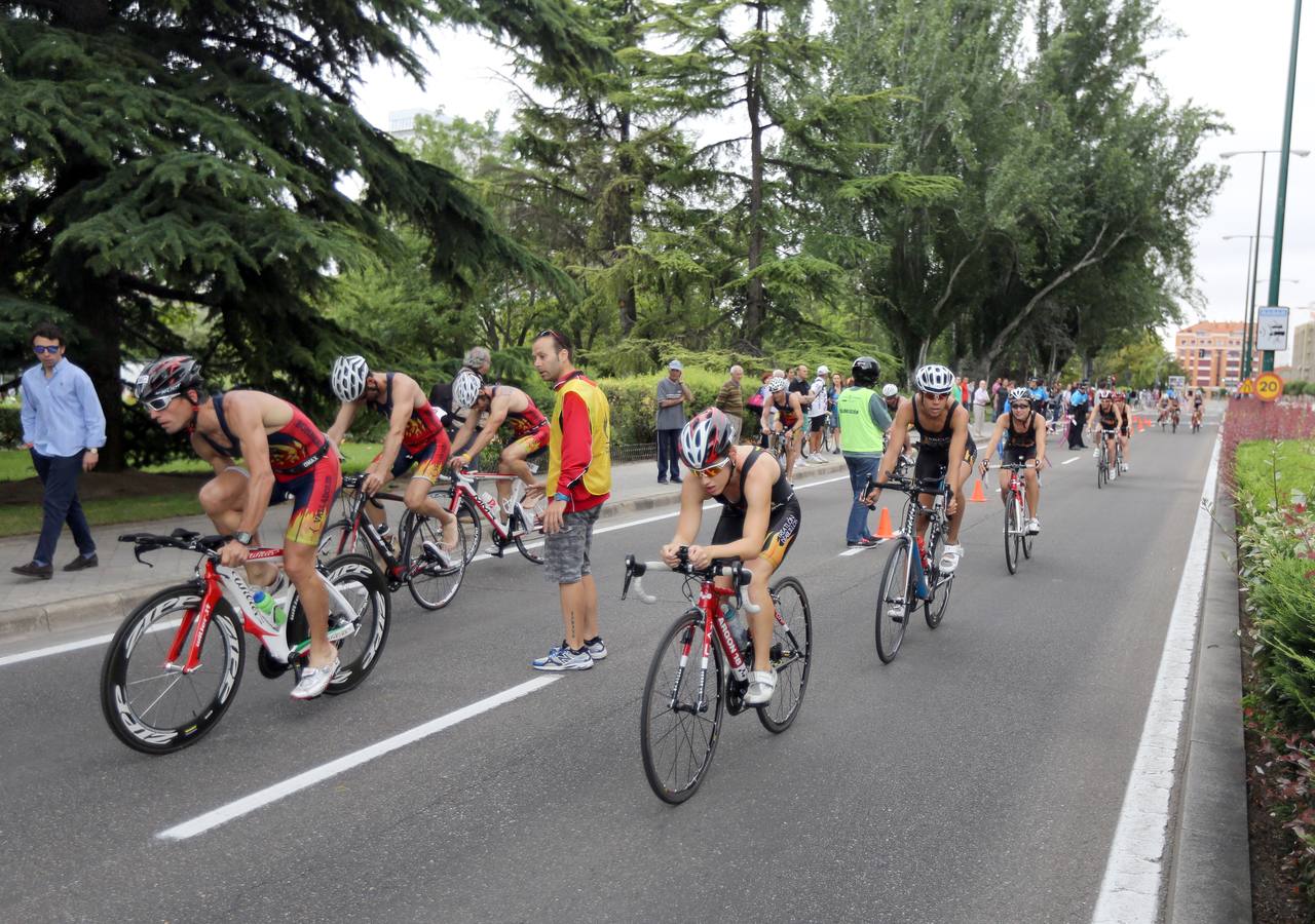 Valladolid celebra el I Triatlón por equipos Playa de las Moreras