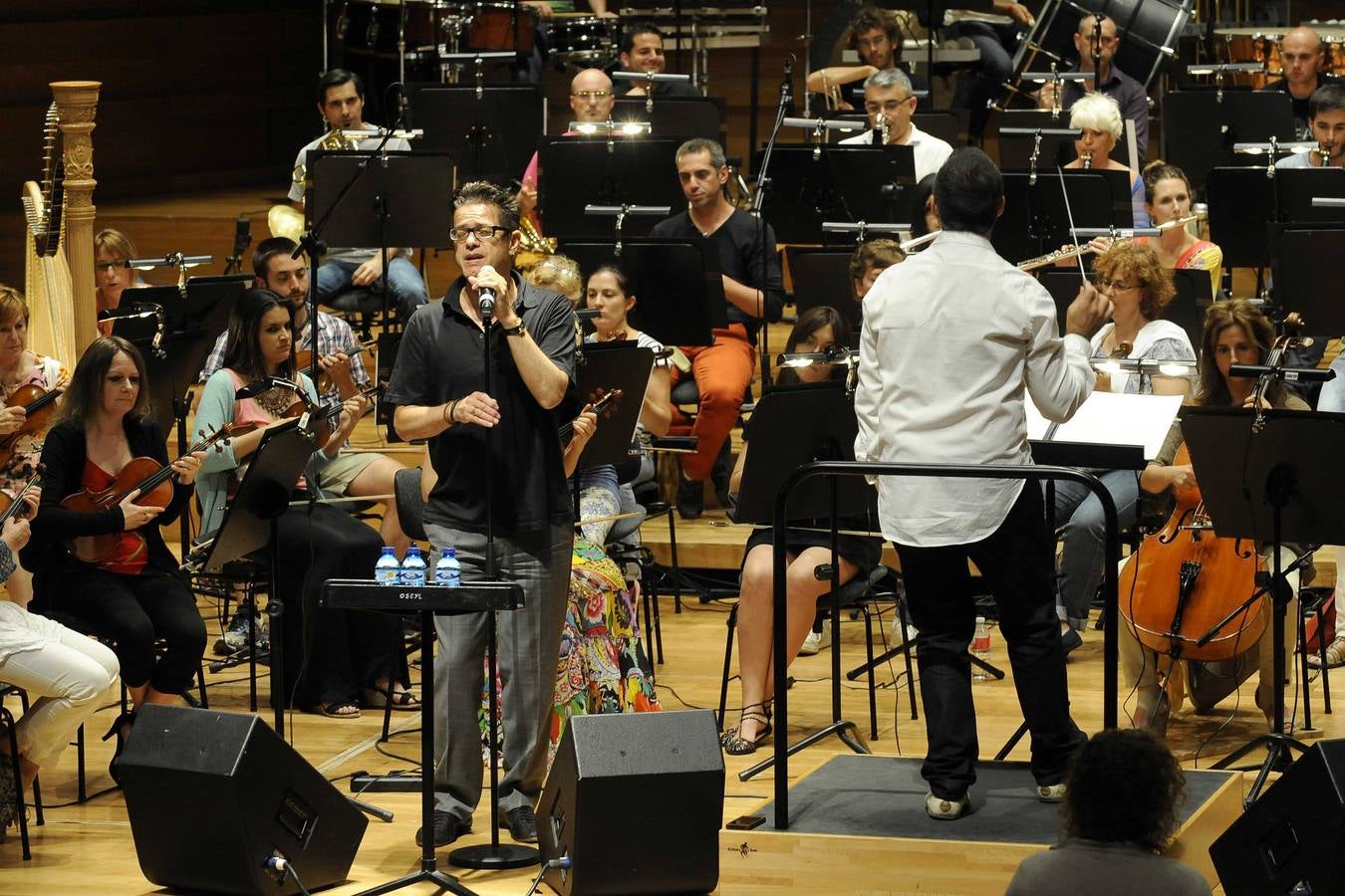 Ensayo del concierto de Santiago Auserón y la Oscyl en el Auditorio Miguel Delibes de Valladolid