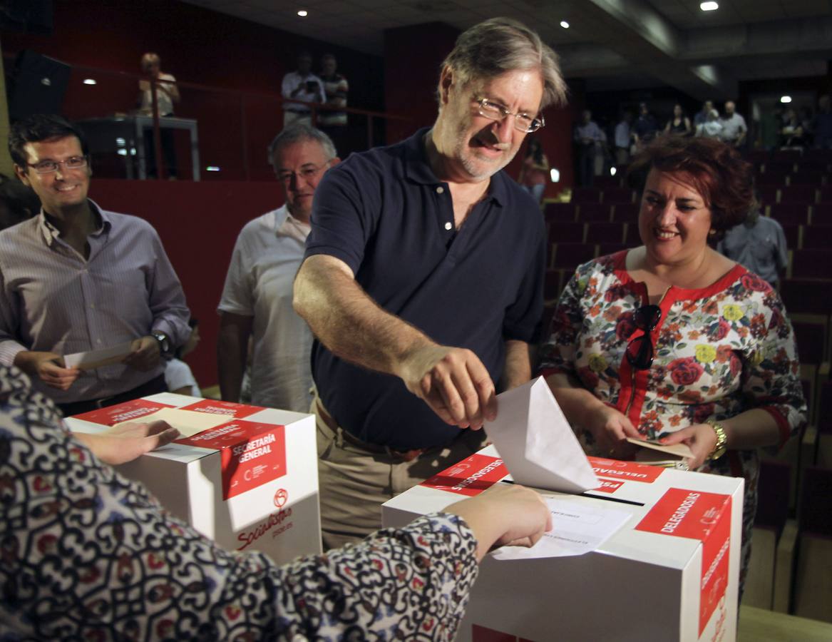 Pérez Tapias, en Granada. Jose Antonio Pérez Tapias ha ejercido su derecho al voto en Granada.