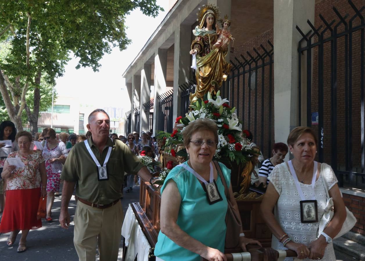 Procesión de la Virgen del Carmen en el barrio Cuatro de Marzo de Valladolid