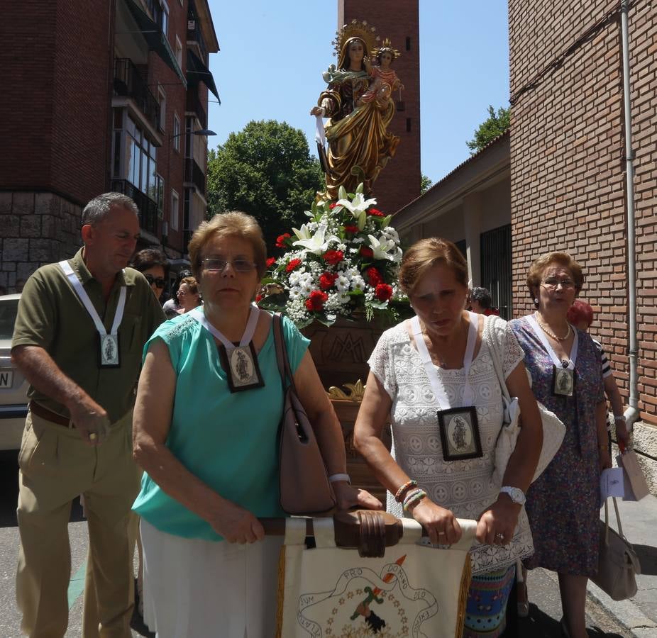 Procesión de la Virgen del Carmen en el barrio Cuatro de Marzo de Valladolid