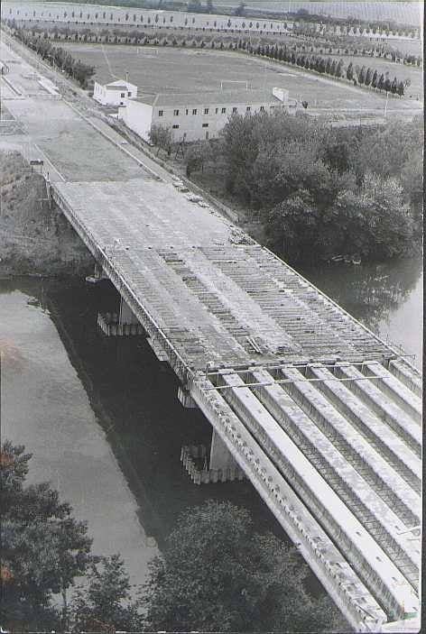 Construcción del Puente de Arturo Eyries. 