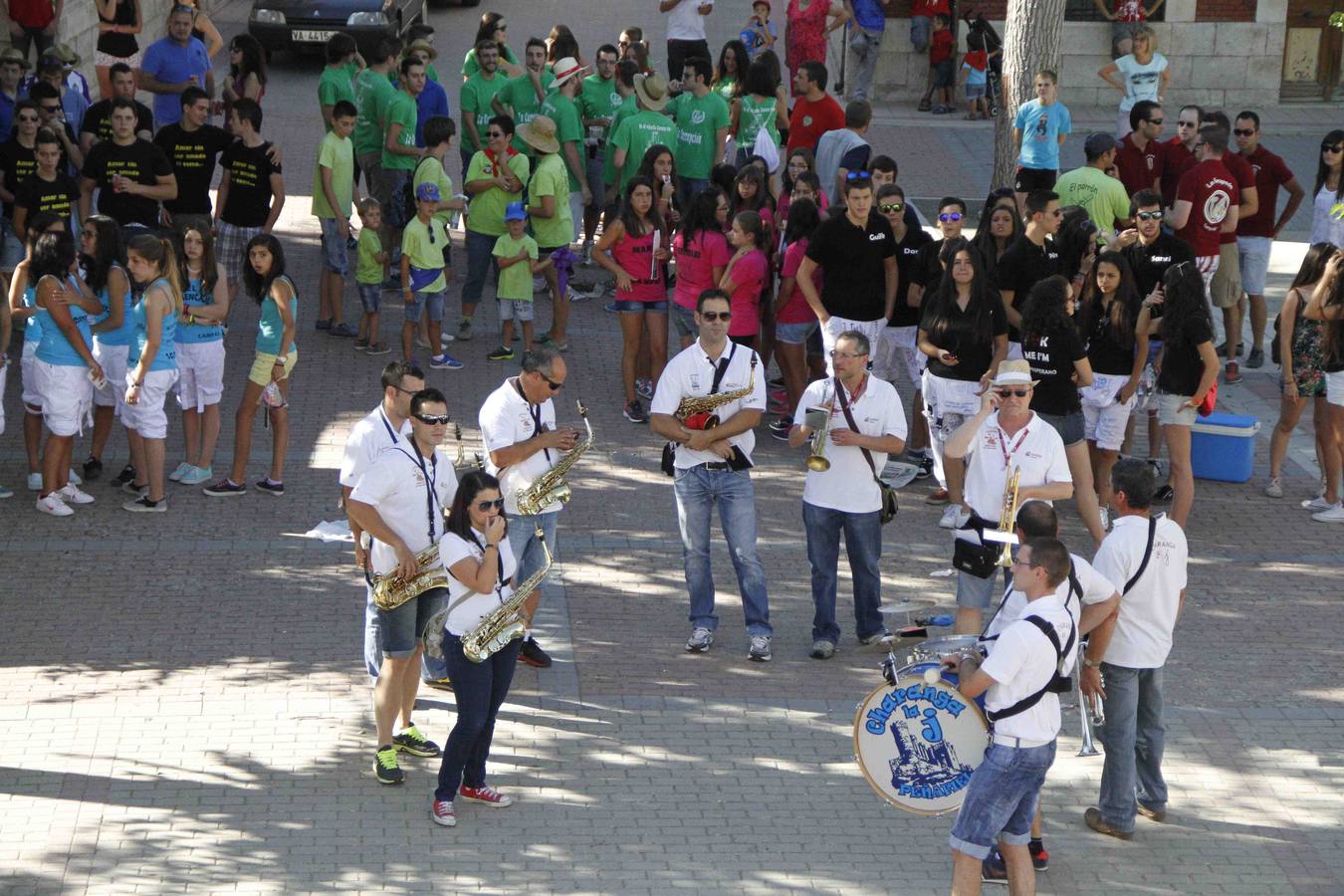 Concentración y desfile de peñas en Campaspero