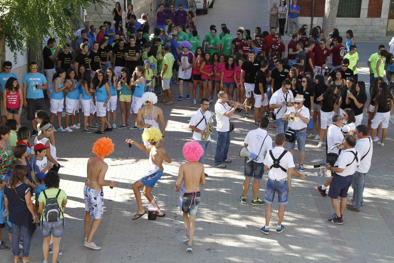 Concentración y desfile de peñas en Campaspero
