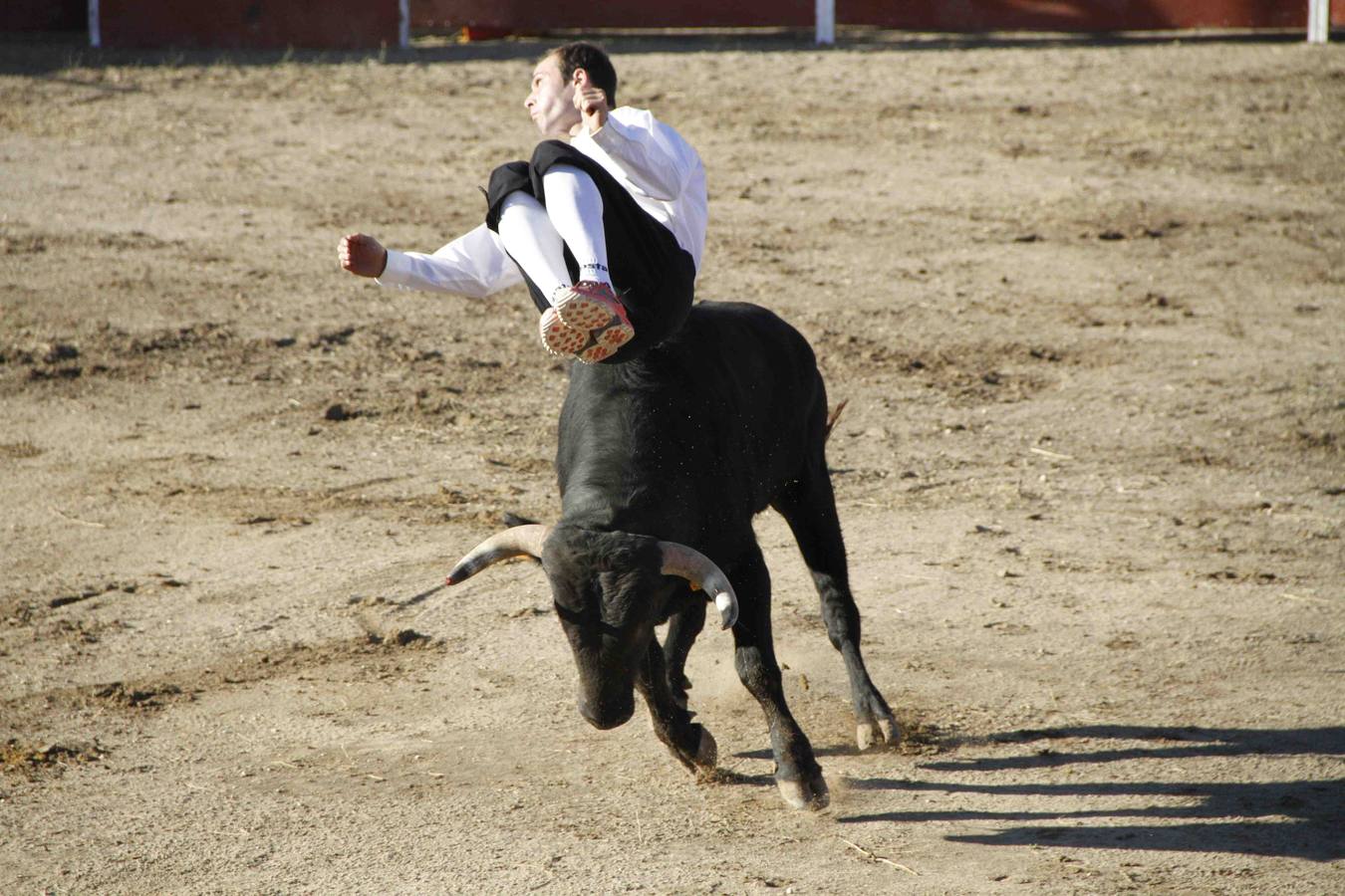 Exhibición de cortes, quiebros y saltos en Campaspero