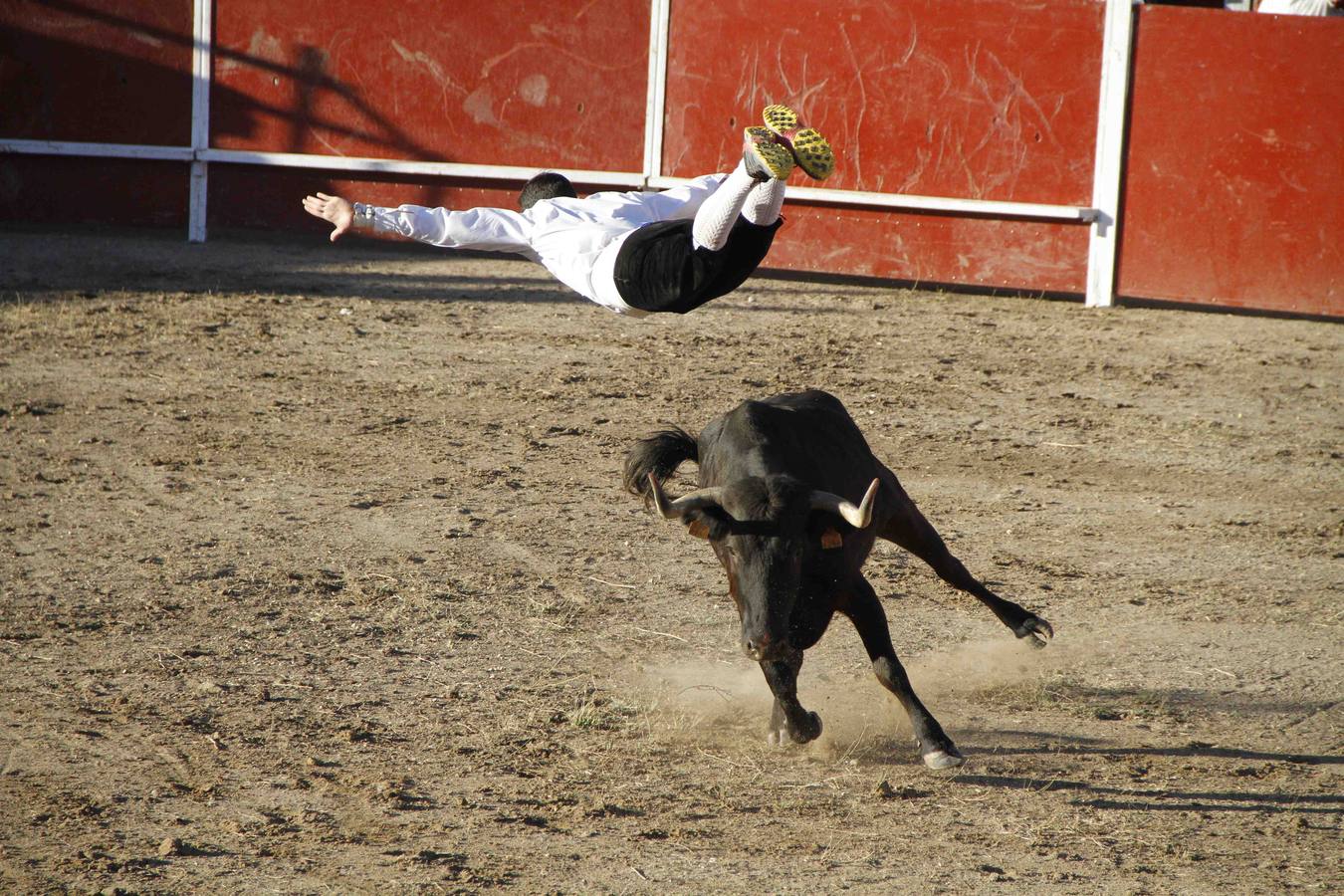Exhibición de cortes, quiebros y saltos en Campaspero