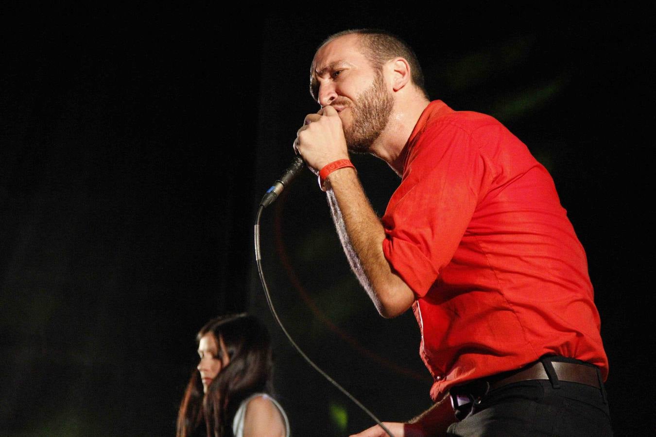 Concierto de Kiko Veneno y el grupo Delafé y las Flores Azules en Peñafiel (2/2)