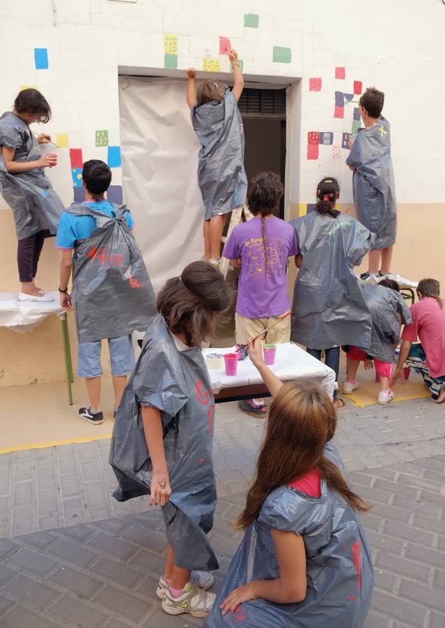 Niños del barrio de Delicias participan en un campamento de integración