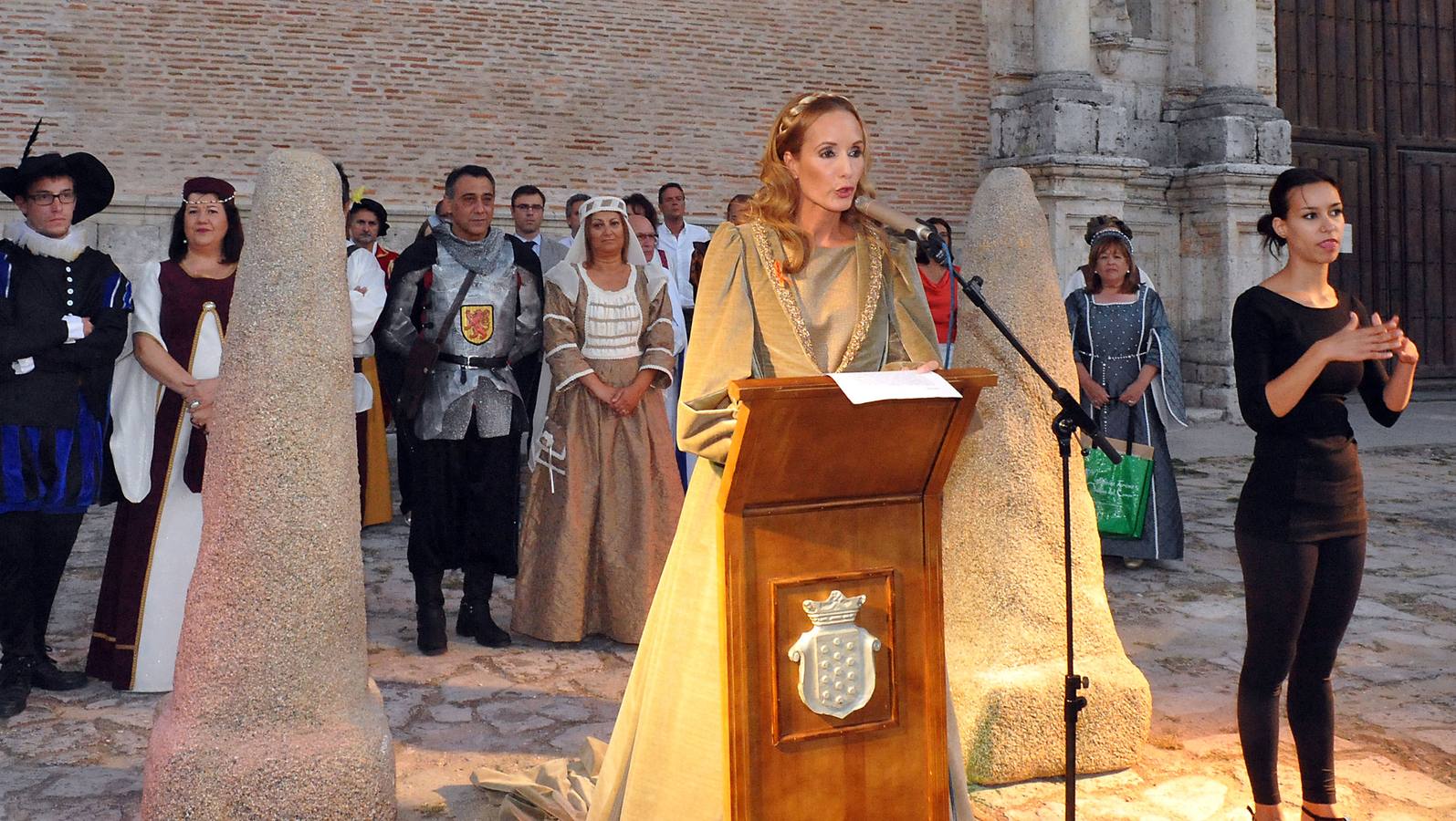 Desfile y pregón de Sandra Ibarra en la inauguración de la Feria Renacentista de Medina del Campo (Valladolid)