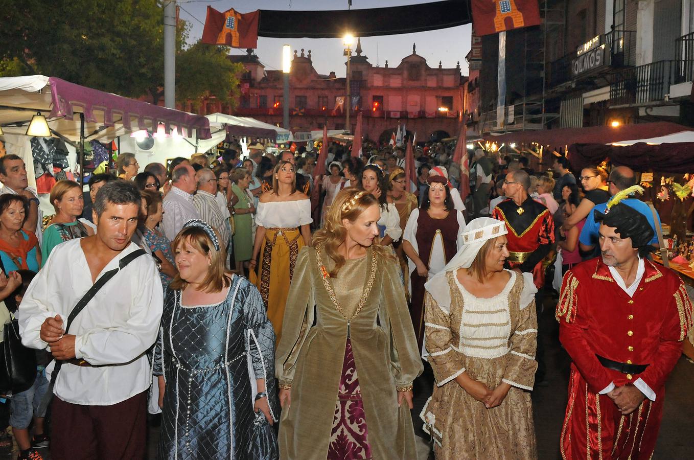 Desfile y pregón de Sandra Ibarra en la inauguración de la Feria Renacentista de Medina del Campo (Valladolid)